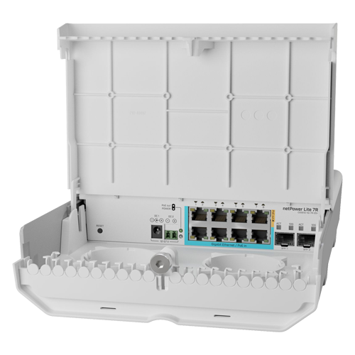 img6994large Smart Switch outdoor, 8 x Gigabit (7 PoE in), 2 x SFP+ 10Gbps - Mikrotik CSS610-1Gi-7R-2S+OUT - imagine 1